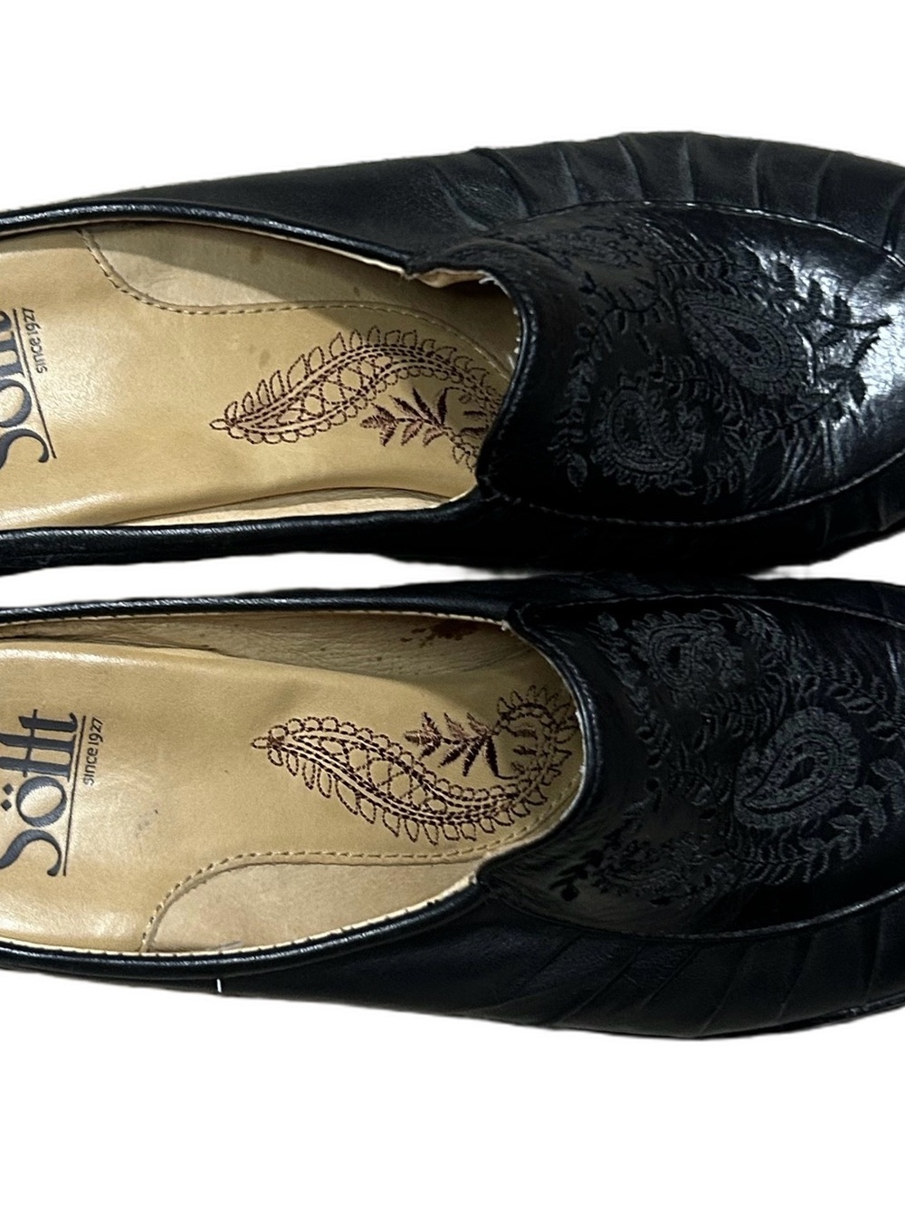 Söfft Black Leather Embroidered
Mule Clogs Heeled Slip-On Shoes
Women's Size 7 - Picture 2 of 7